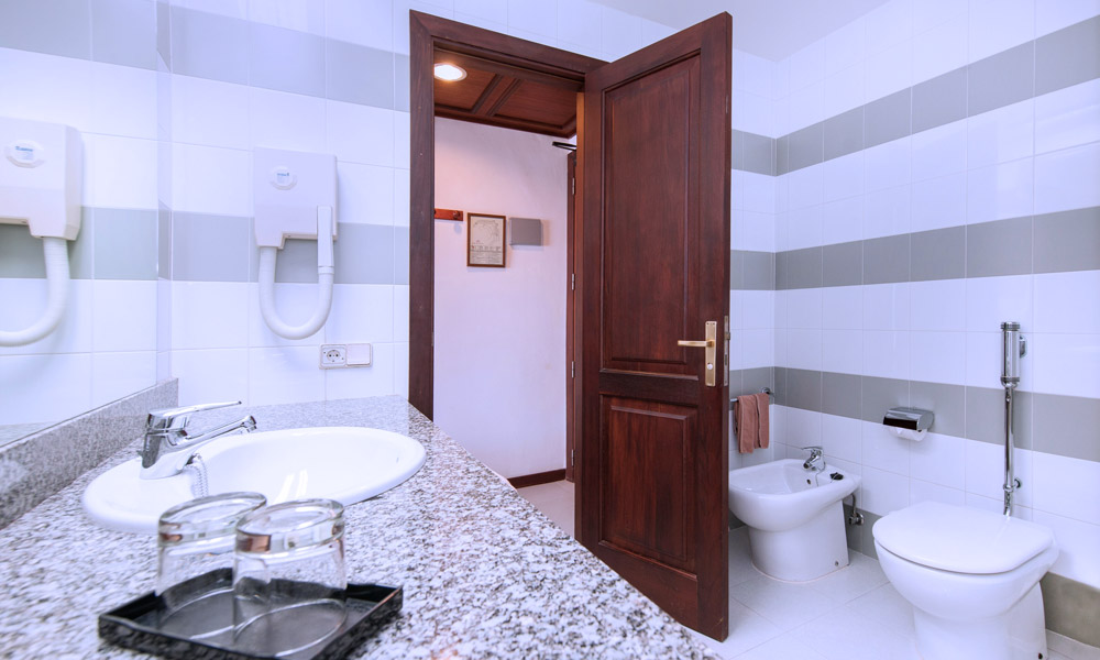 Badezimmer Hotelzimmer Relaxia Olivina