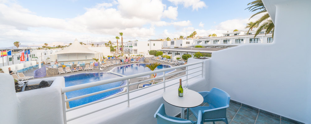 Poolside snack bar at Relaxia Hotels Resort