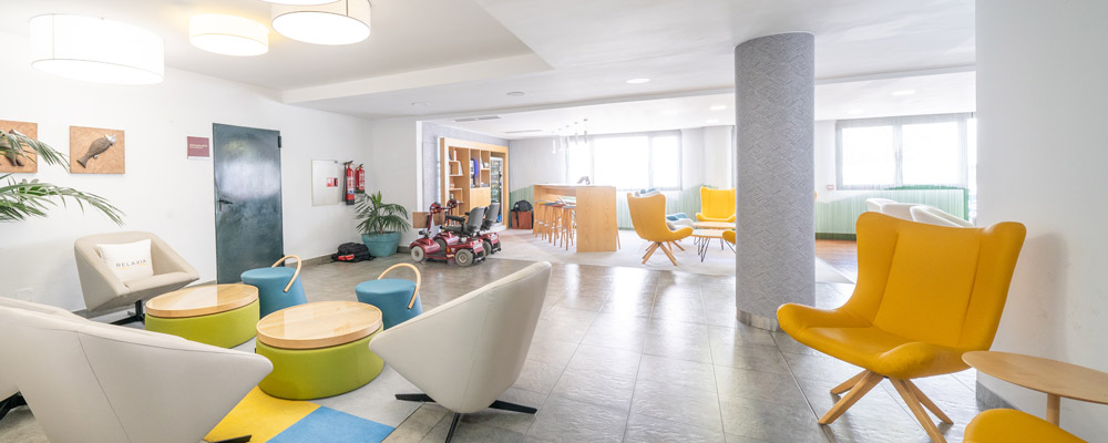 Reading room with armchairs at Relaxia Hotels Resort