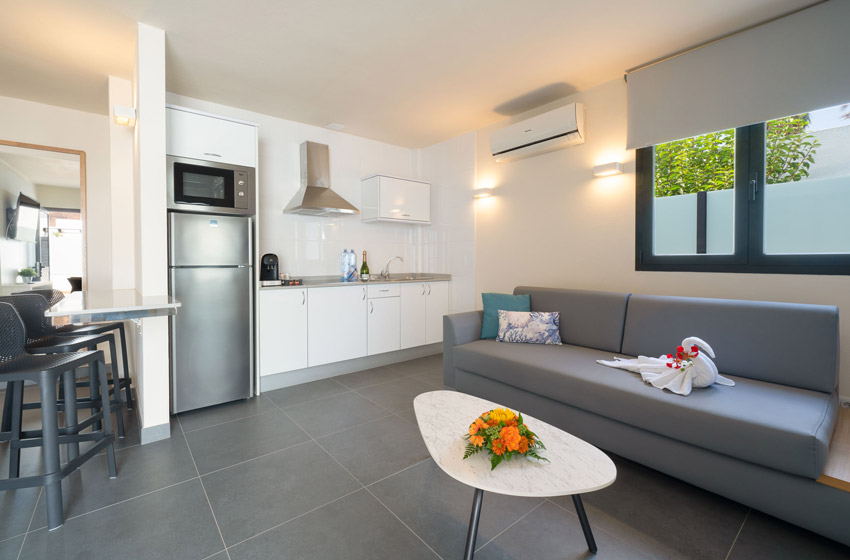 Living room with open kitchen at Relaxia Lanzasur Club